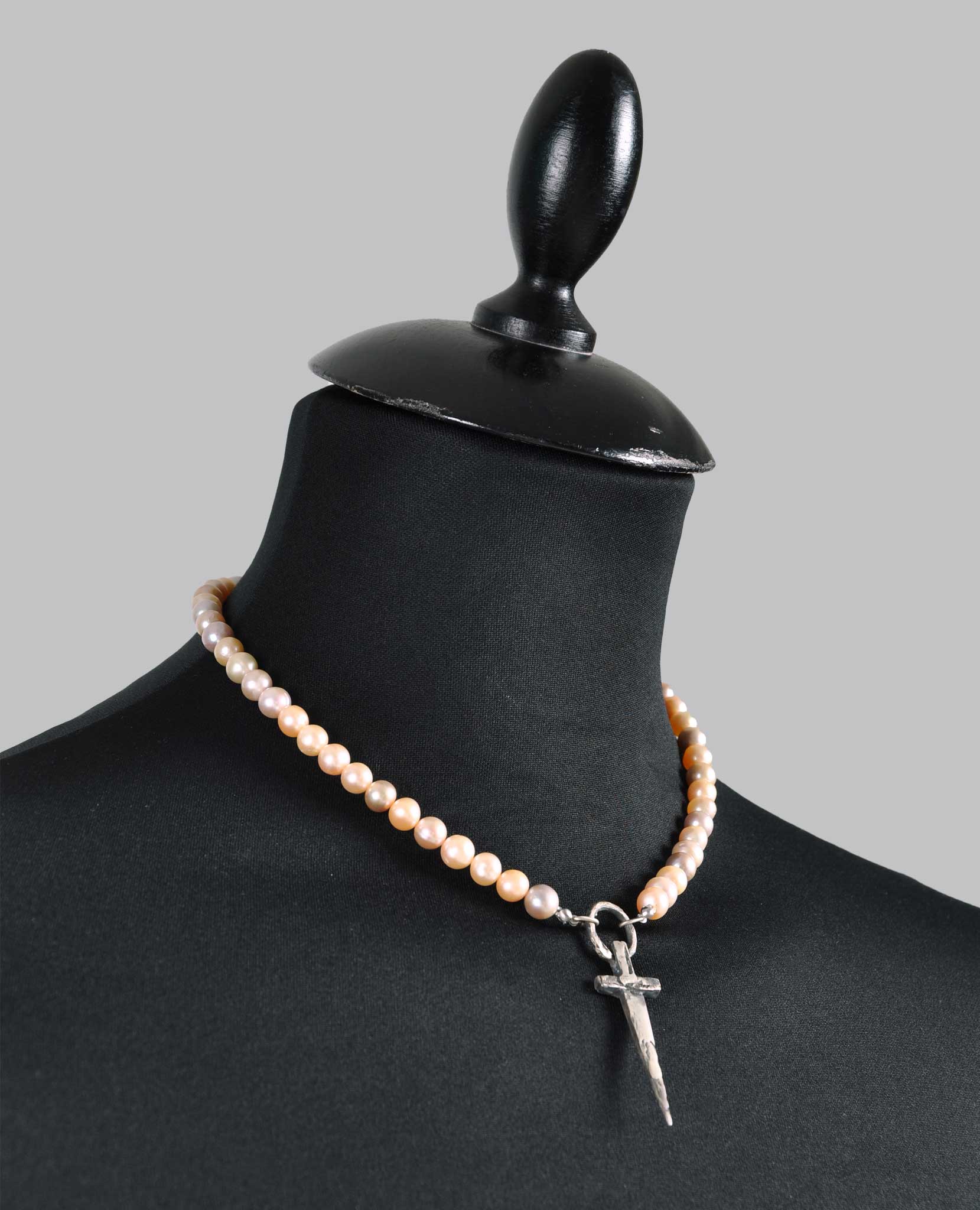 PINK PEARL DAGGER CHOKER - Image 4