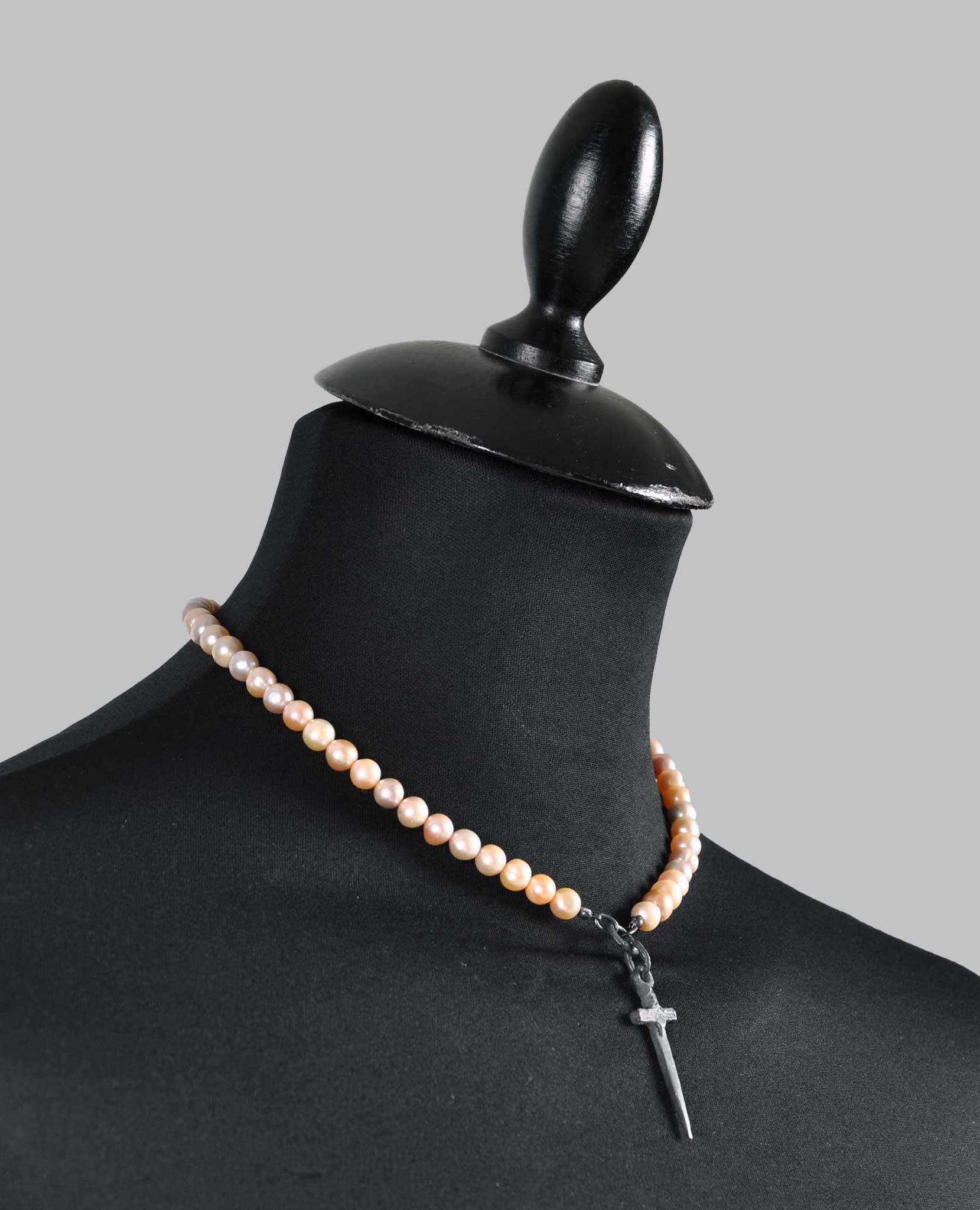 PINK PEARL DAGGER CHOKER - Image 4