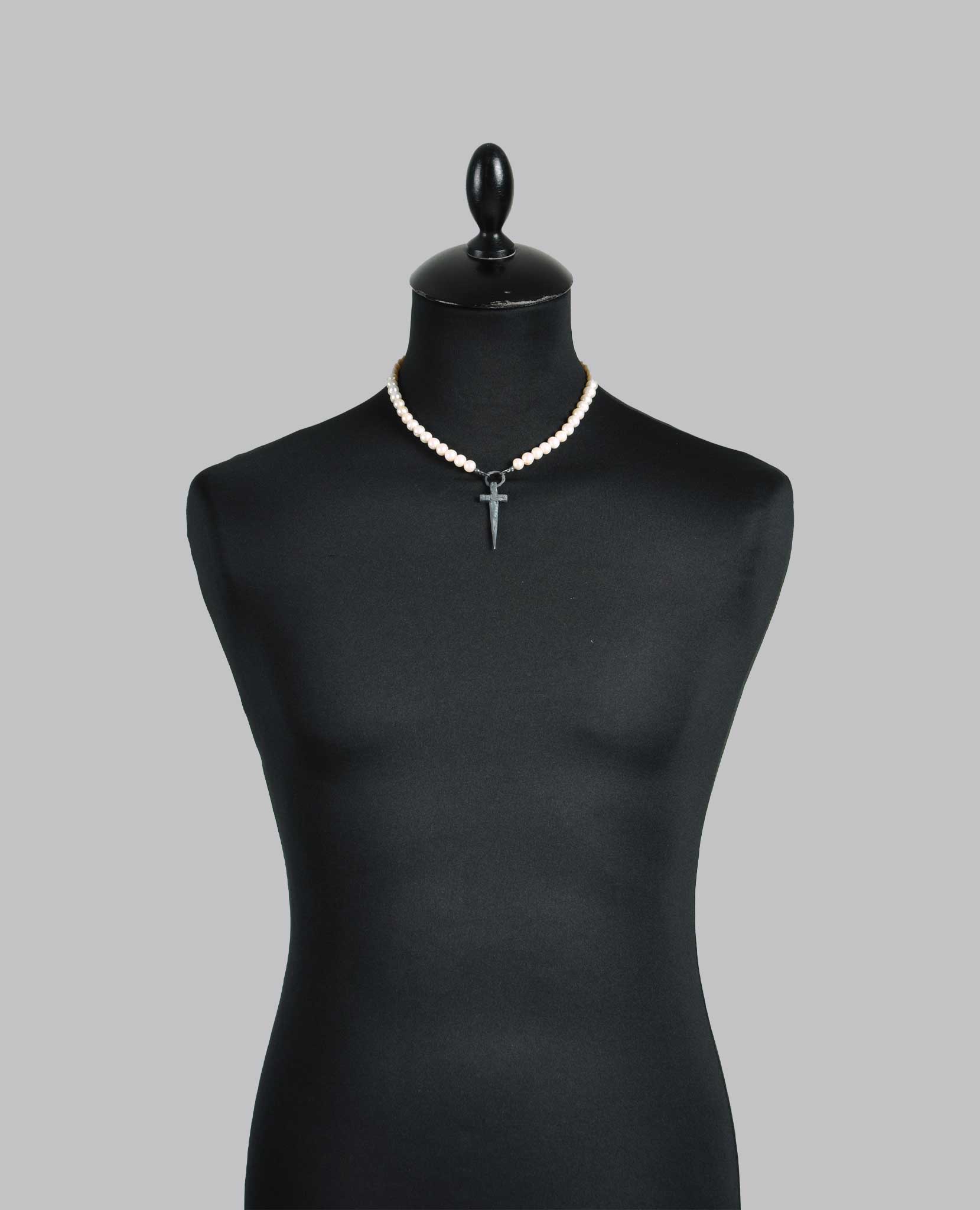 WHITE PEARL DAGGER CHOKER - Image 3
