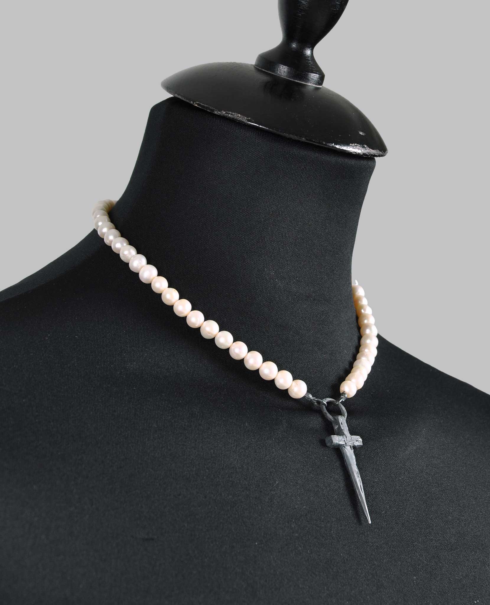 WHITE PEARL DAGGER CHOKER - Image 4