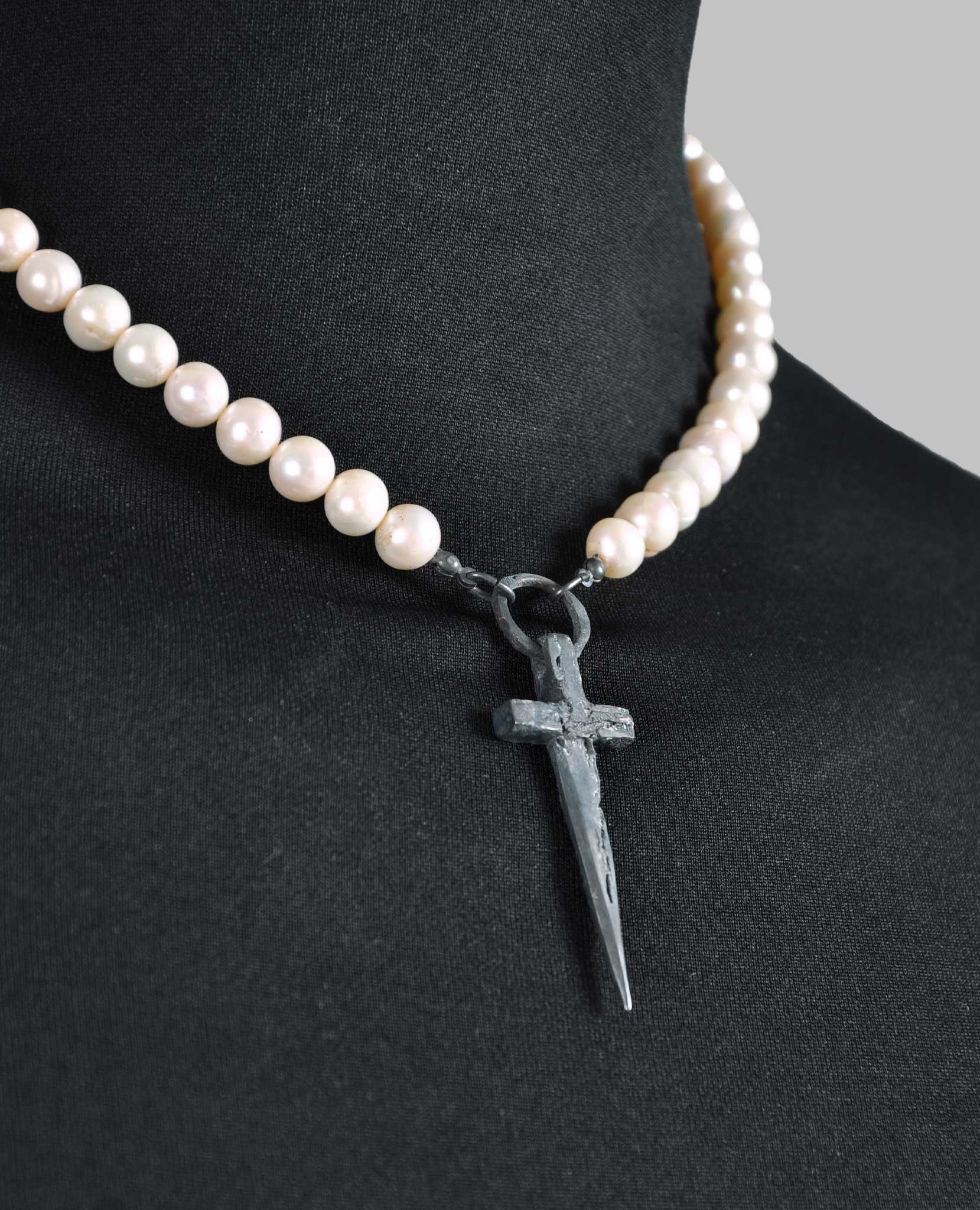 WHITE PEARL DAGGER CHOKER - Image 5