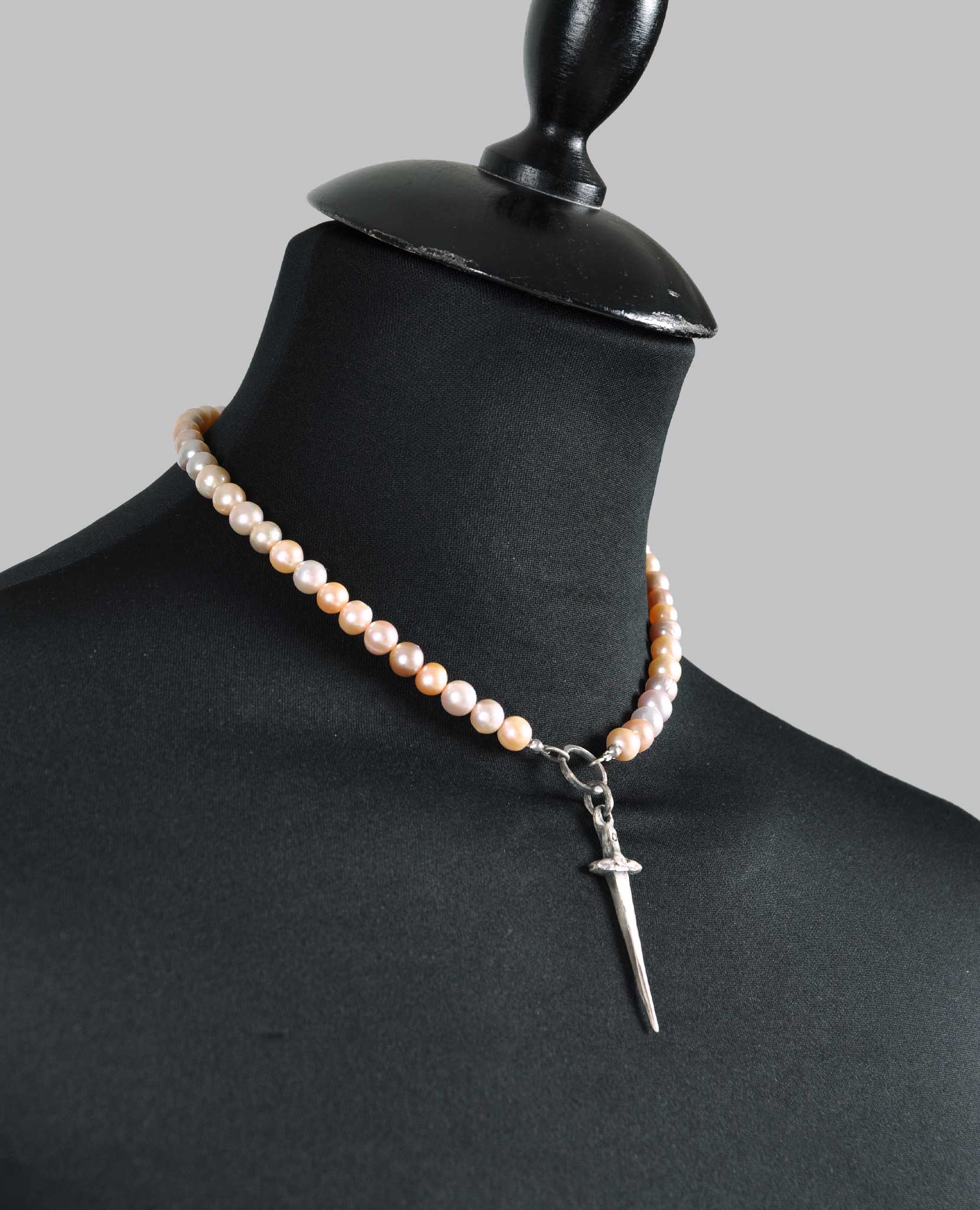PINK PEARL DAGGER CHOKER - Image 4