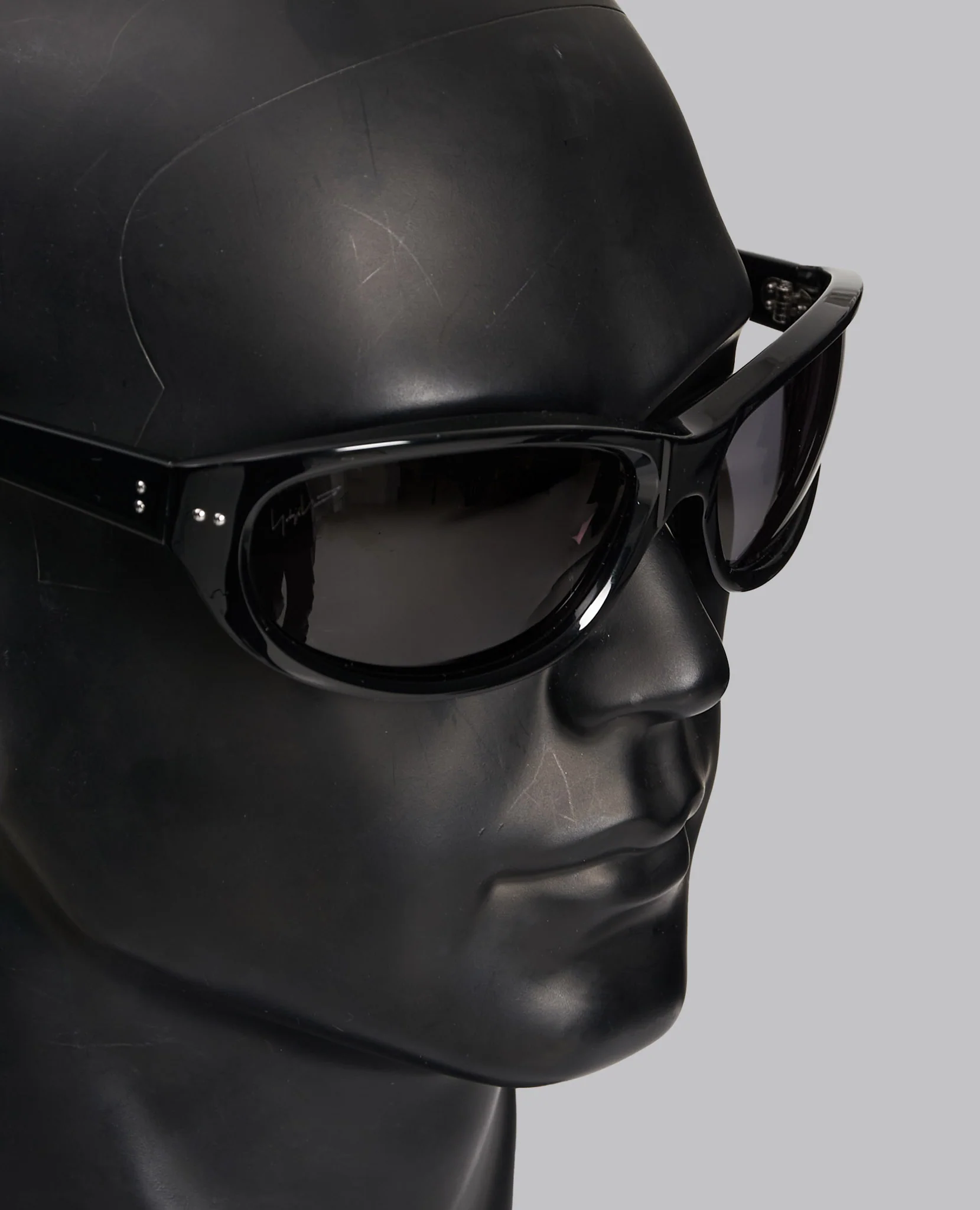 8-CURVE SUNGLASSES BLACK - Image 6