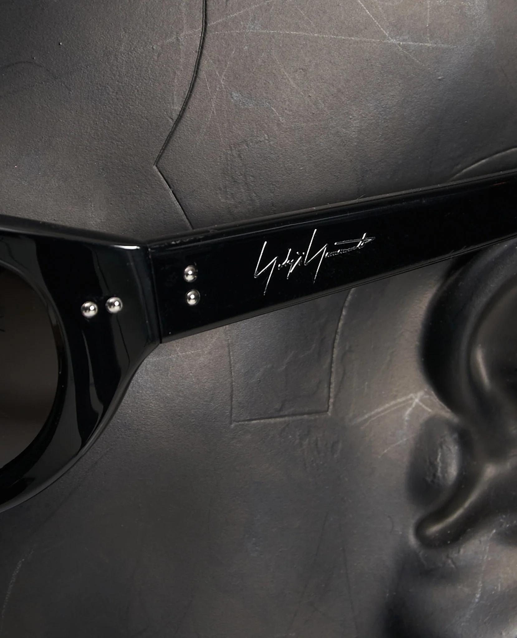 8-CURVE SUNGLASSES BROWN - Image 4