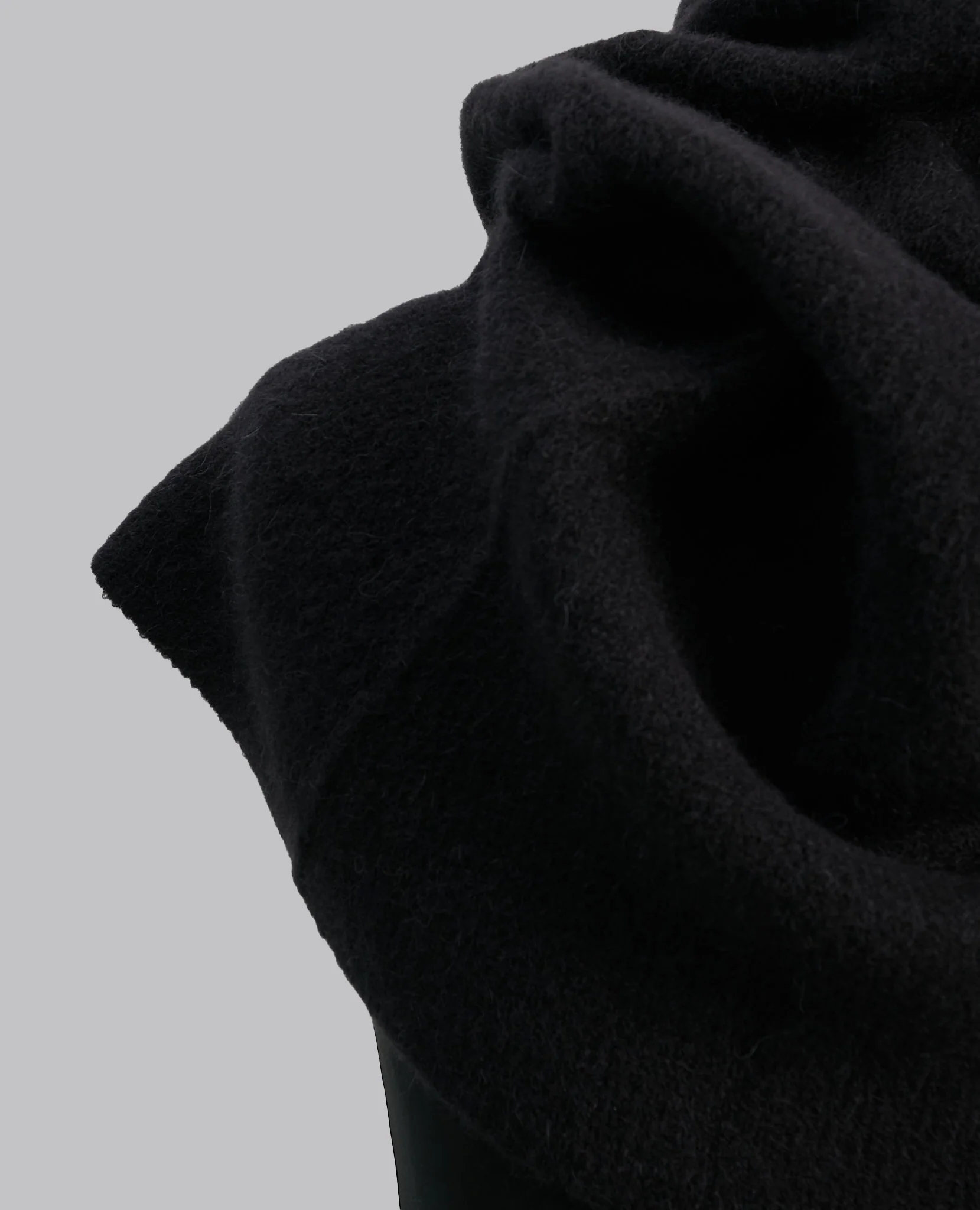 CONCORDIANS RUNWAY COWL - Image 10