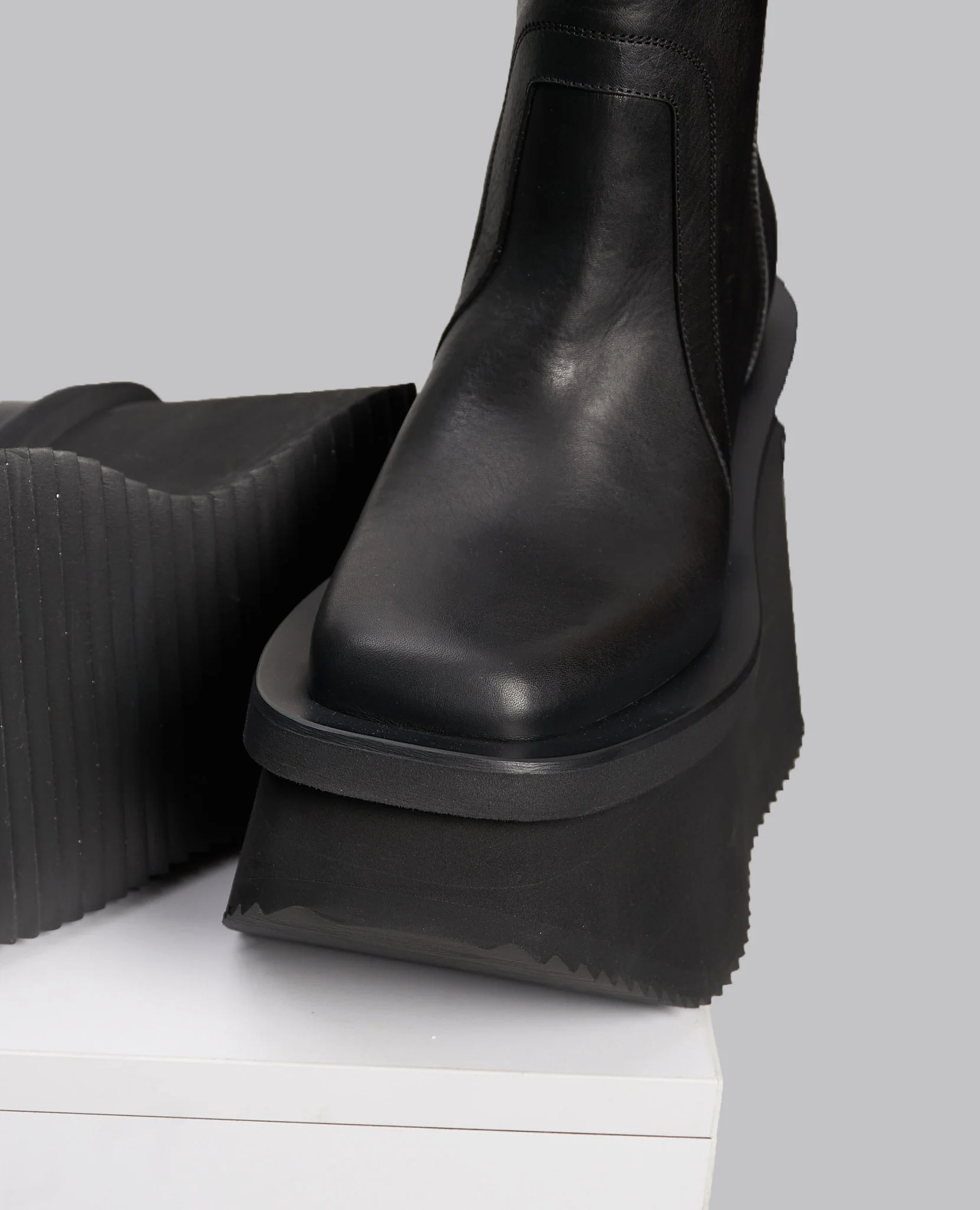 CONCORDIANS RUNWAY FACTORY BOOTS - Image 9