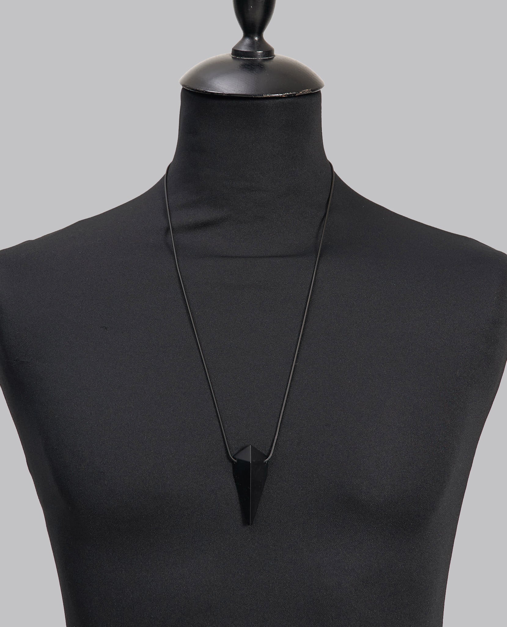 HOLLYWOOD PYRAMID CHARM BLACK - Image 4