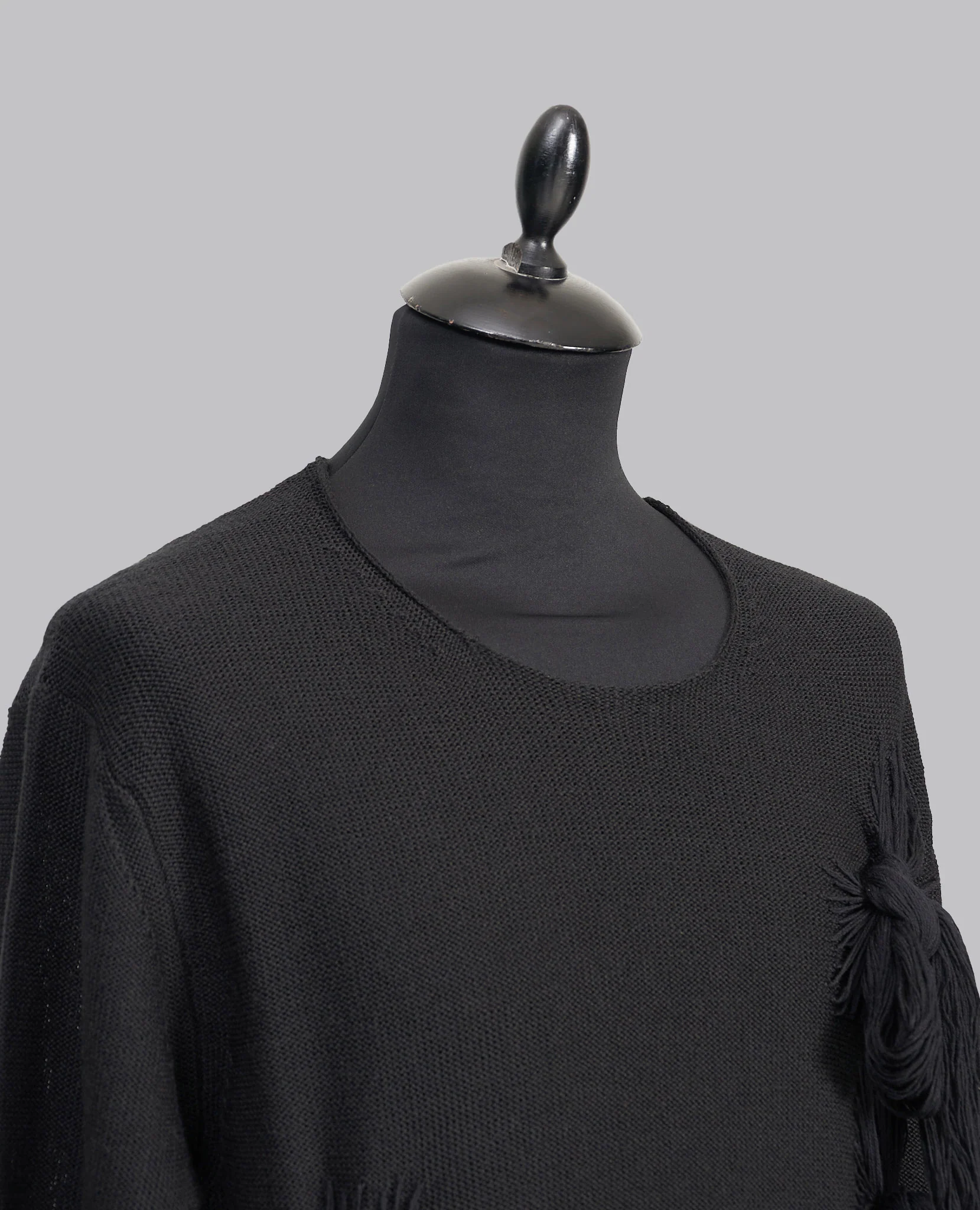 LOOSE KNIT TASSEL TOP - Image 6