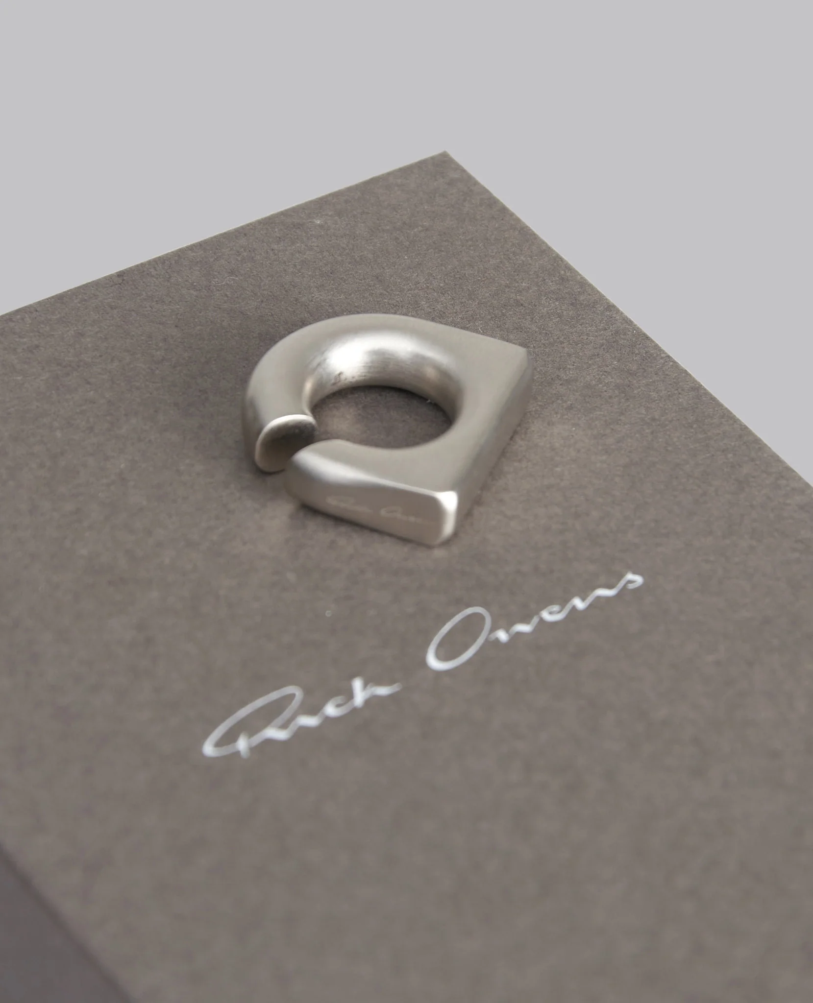 TEMPLE ROUND PRONG EAR CUFF - Image 3